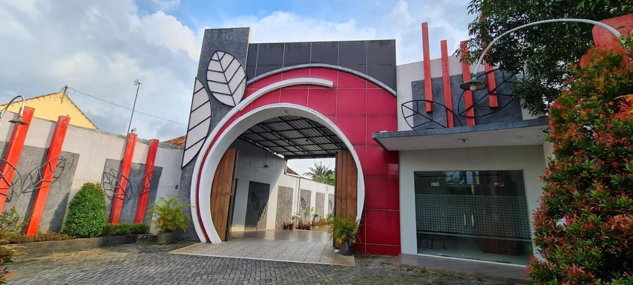 Oyo 90831 Hotel Gardenia Prambanan Solo Kültér fotó