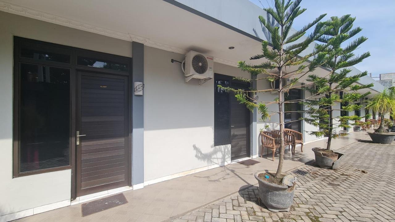 Oyo 90831 Hotel Gardenia Prambanan Solo Kültér fotó
