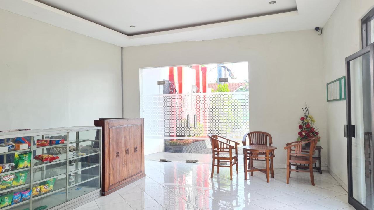 Oyo 90831 Hotel Gardenia Prambanan Solo Kültér fotó