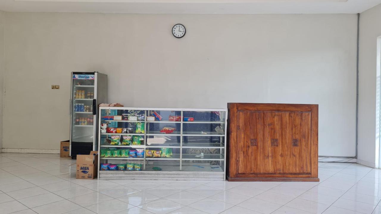 Oyo 90831 Hotel Gardenia Prambanan Solo Kültér fotó
