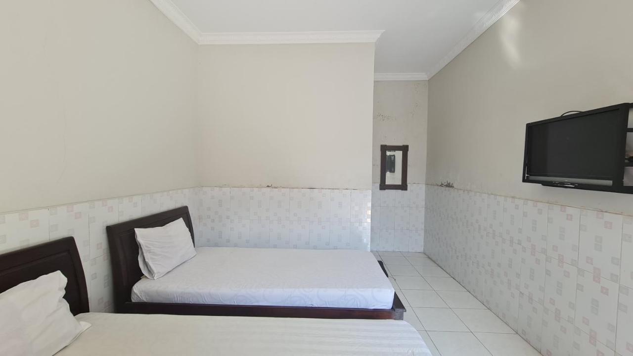 Oyo 90831 Hotel Gardenia Prambanan Solo Kültér fotó