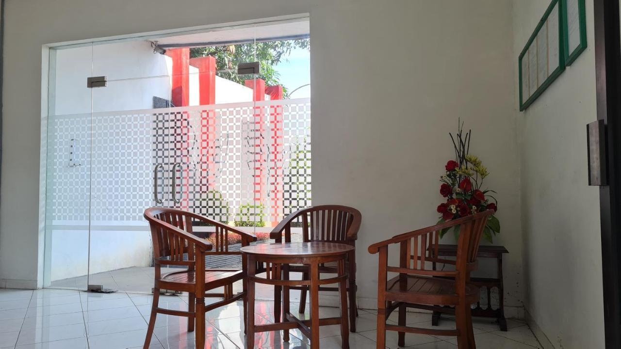 Oyo 90831 Hotel Gardenia Prambanan Solo Kültér fotó