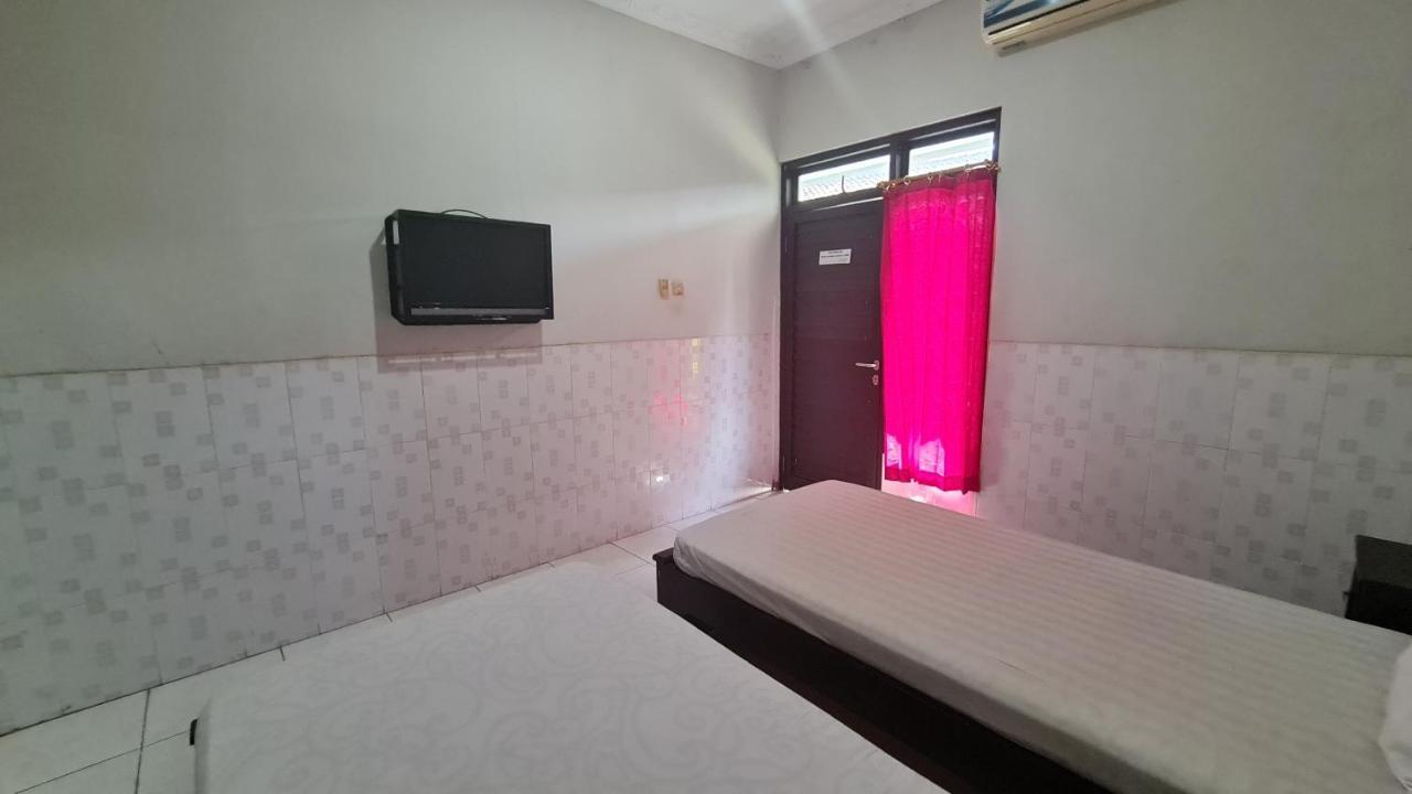 Oyo 90831 Hotel Gardenia Prambanan Solo Kültér fotó
