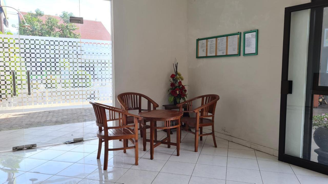 Oyo 90831 Hotel Gardenia Prambanan Solo Kültér fotó