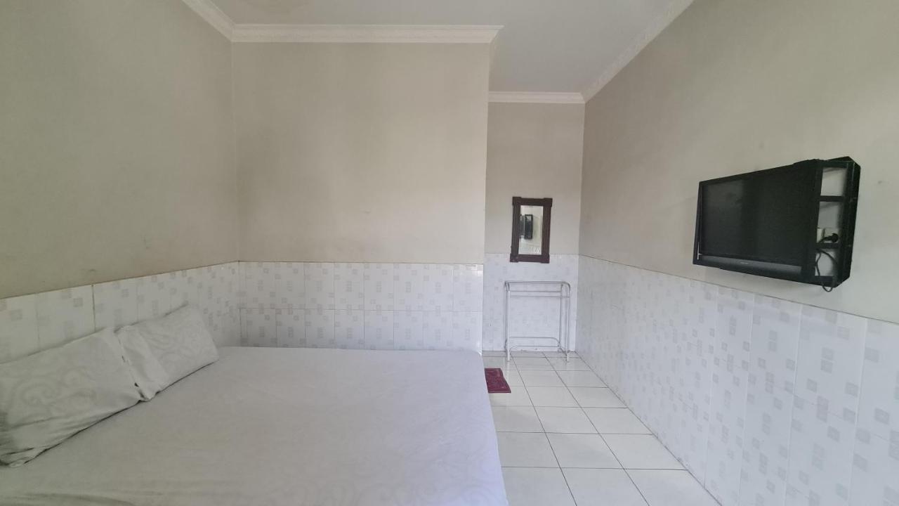 Oyo 90831 Hotel Gardenia Prambanan Solo Kültér fotó